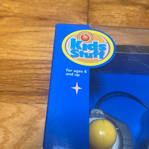 Kids Stuff - Space Robot with Light & Walks - Picture 3 of 9